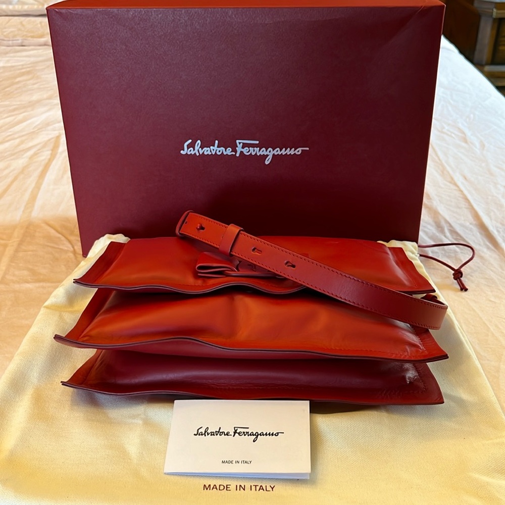 NWT SALVATORE FERRAGAMO VIVA BOW CALFSKIN LEATHER BAG.